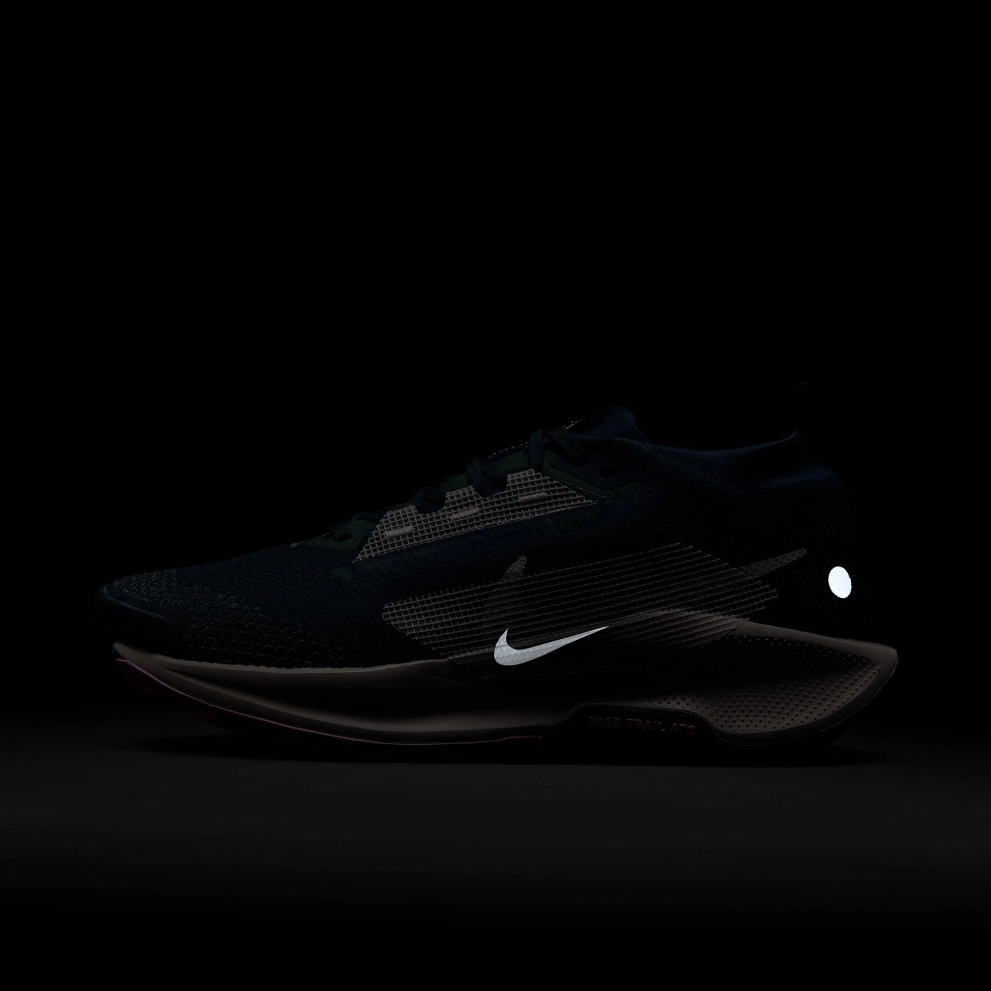 Nike Womens Pegasus Trail 5 Goretex | Armoury Navy/Vintage Green - Image 5
