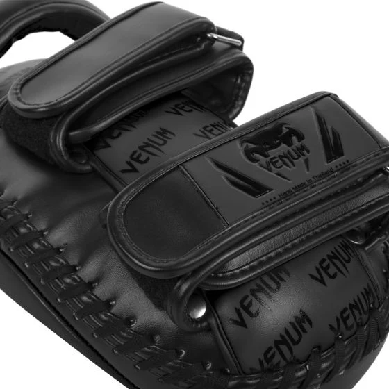 VENUM LIGHT KICK-PADS PAIR | MATTE BLACK - Image 3